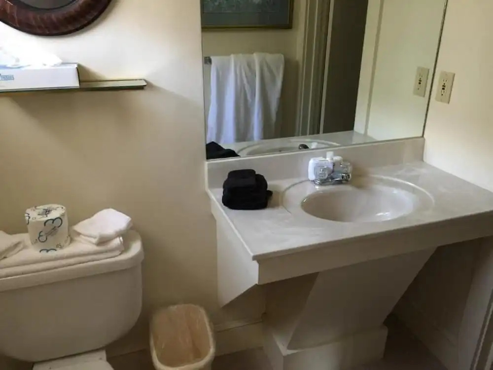 Holiday House Inn