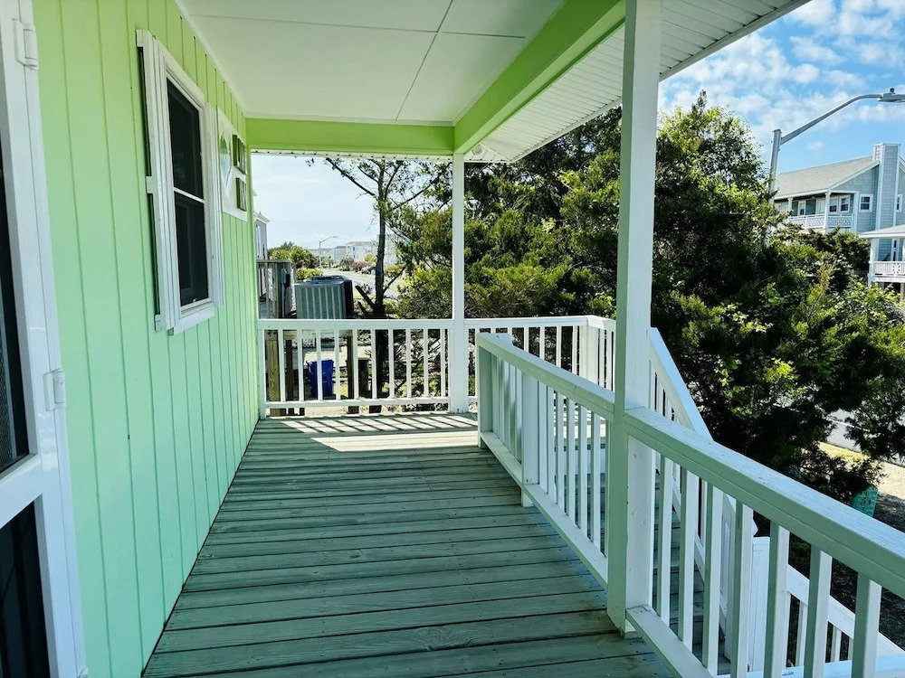 Lime Inn 4 Bedroom Home by RedAwning