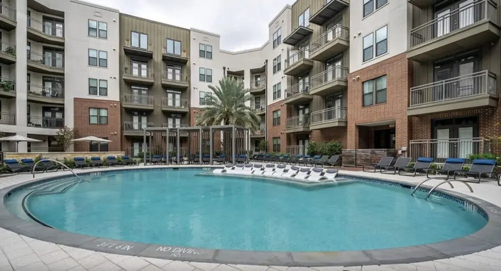 Renew Tanglewood 3-bedroom in Uptown Houston