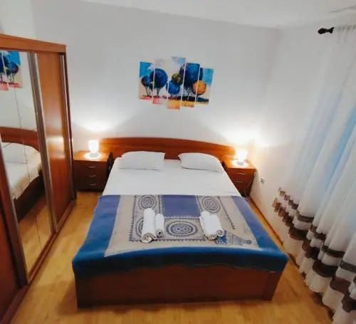 Apartments Grbac Veli Rat-Seaside