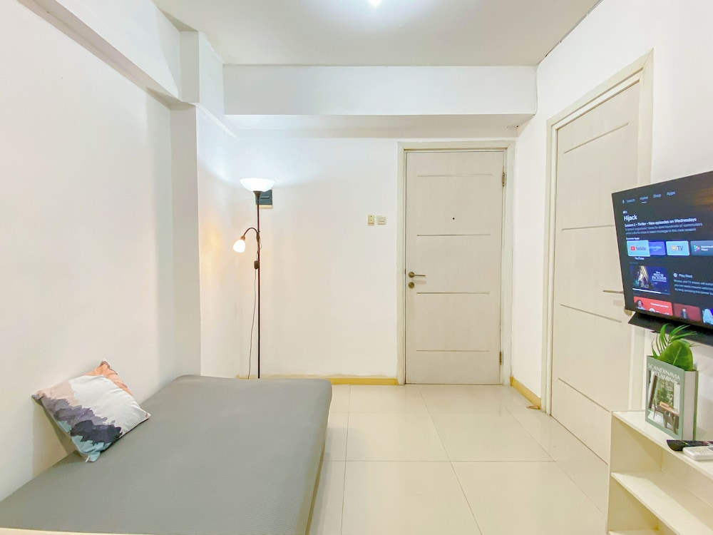 Comfortable And Roomy 2Br At Apartment Green Pramuka City