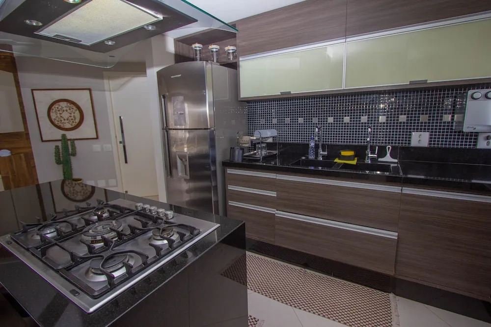 Duplex na Riviera à 70m da praia e próximo ao Shopping.