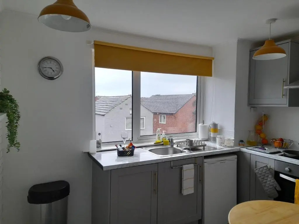 Whole Apartment With Balcony, Breakfast & Parking