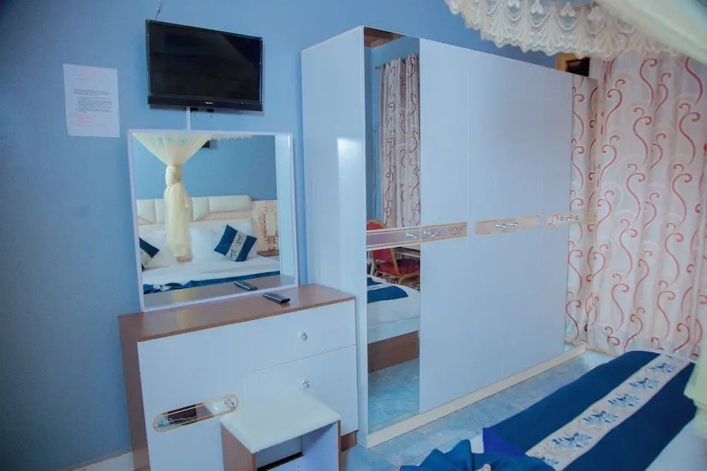 Best Inn Motel MUSINGUZI Frank