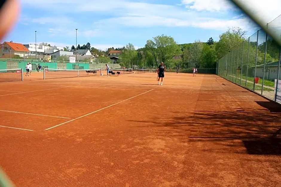CenterCourt Hotel