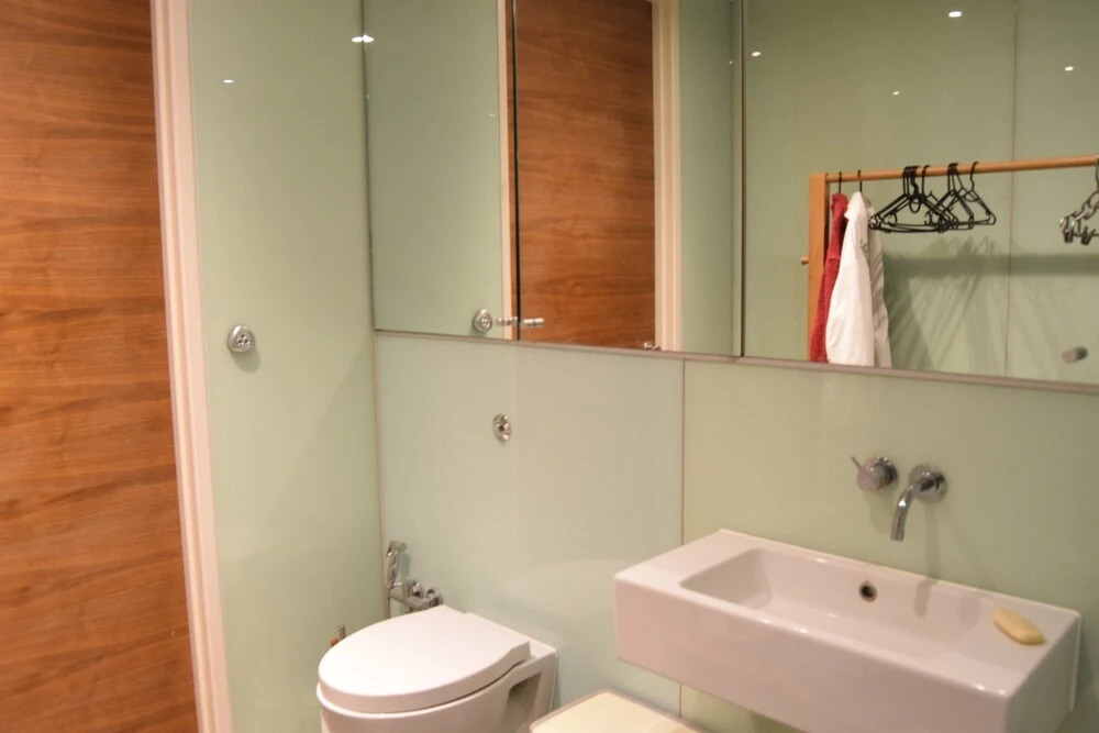 2 Bedroom Kennington Apartment With Balcony