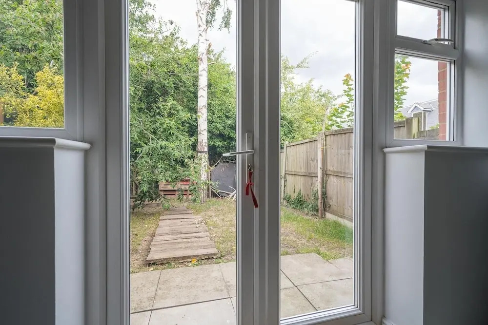 House-sleeps7-parking-garden-sportschannels