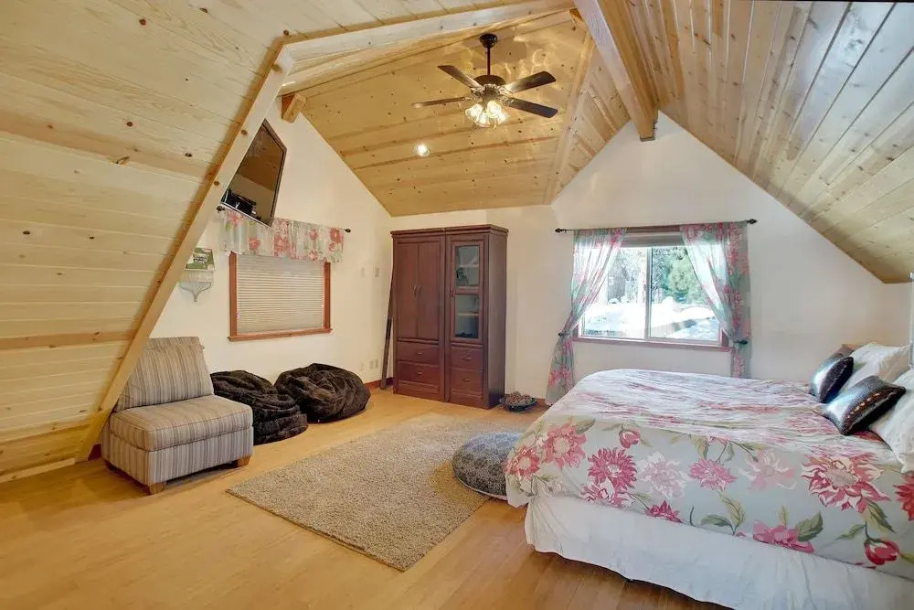 42639 Alta Vista Ave Cabin by RedAwning