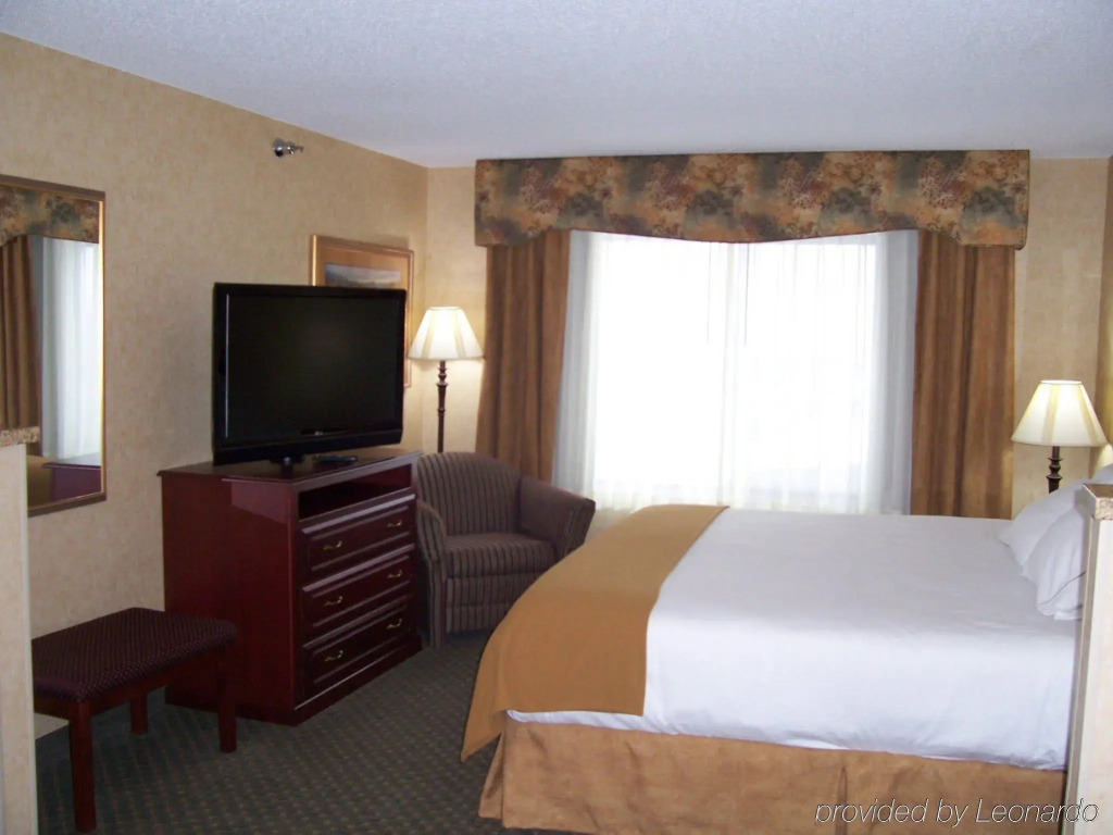 Holiday Inn Express Hotel & Suites Bismarck by IHG