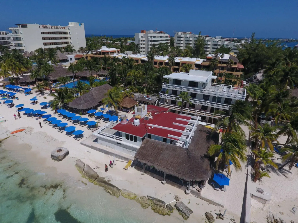 Chichis and Charlies Beachfront
