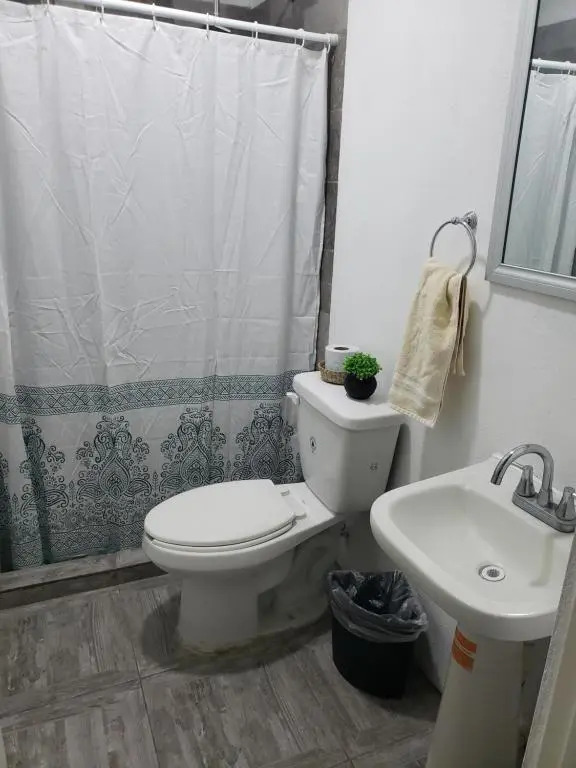 Casa Zona Iteso, Expo Guadalajara, Plaza del Sol, Bugambilias.
