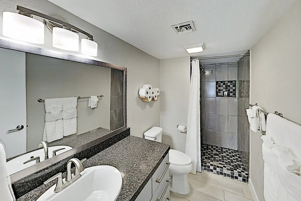 Renovated Saida Towers Getaway W/ Pool & Hot Tub 2 Bedroom Condo