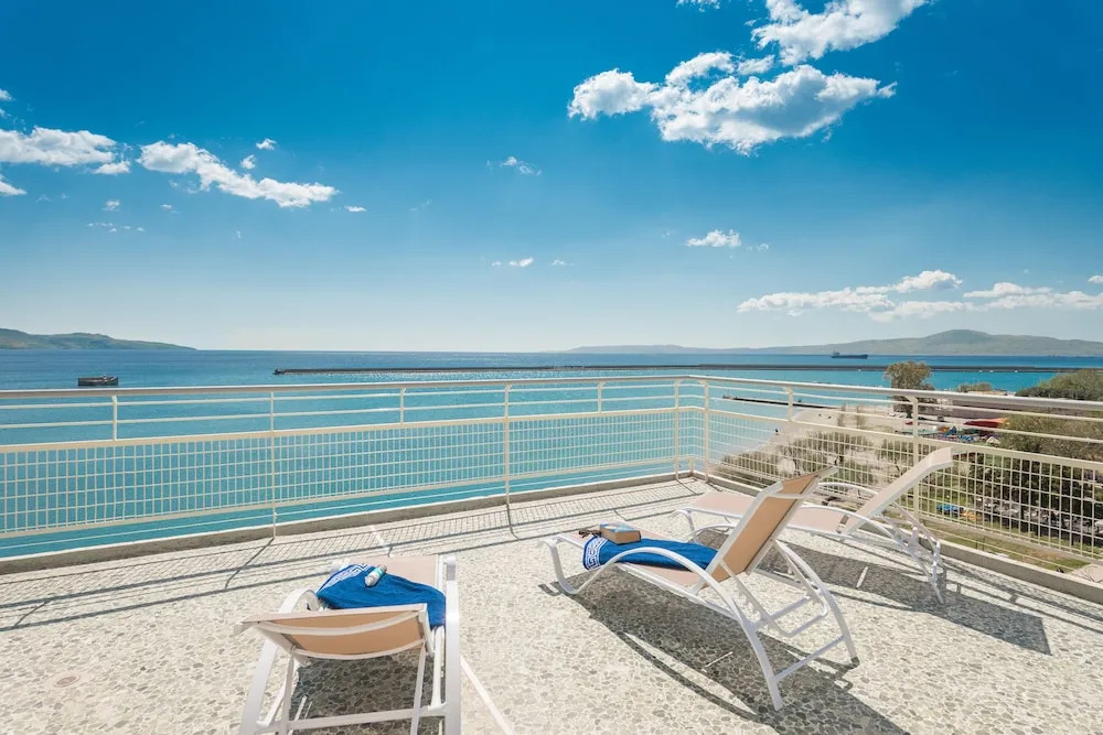 Seafront Penthouse LEO