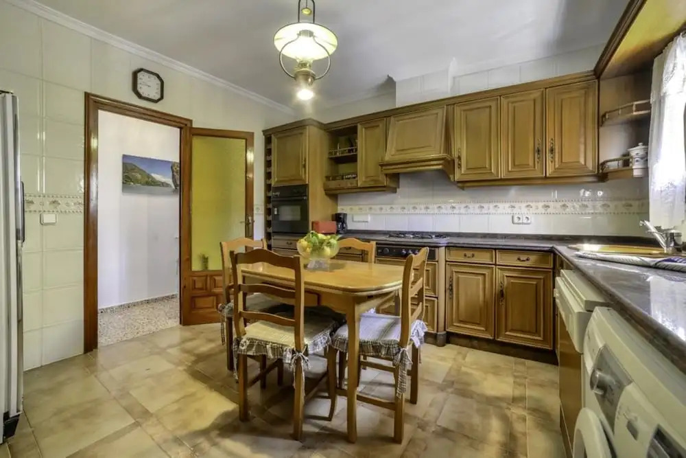 Villa - 4 Bedrooms with Pool and WiFi - 107481