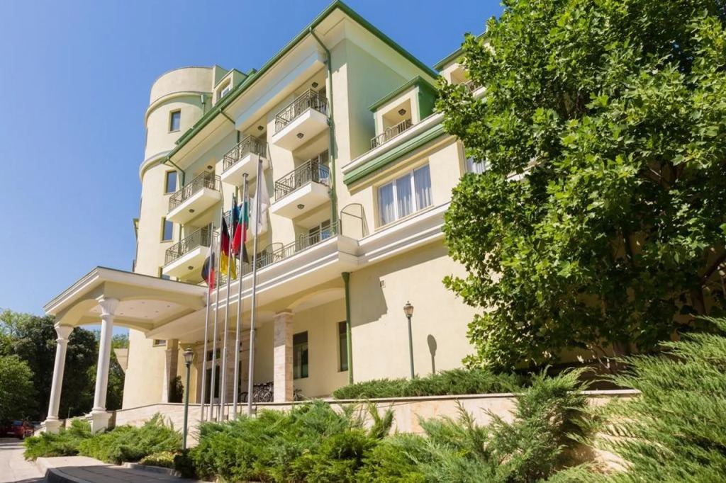 Romance Hotel and Family Suites