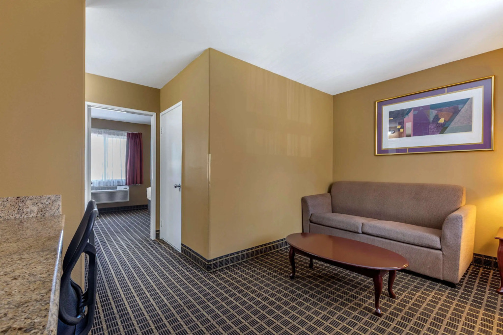 Quality Inn & Suites Westminster Seal Beach