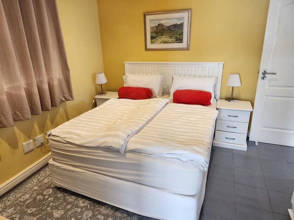 Charming fully fitted double storey Cottage near Constantia Village