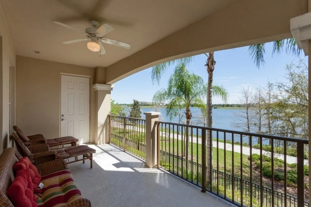 3 Bed 2 Bath Premium Lakeview l 1004