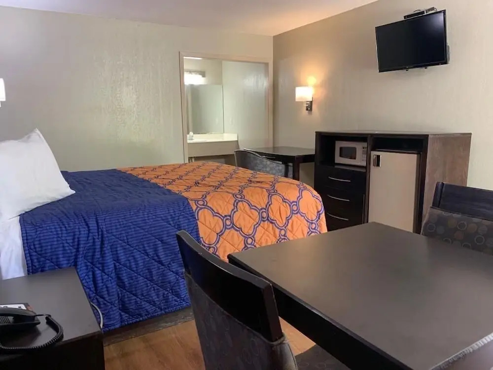 Relax Inn & Suites
