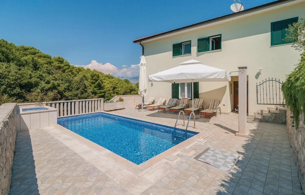 Amazing Home In Supetar
