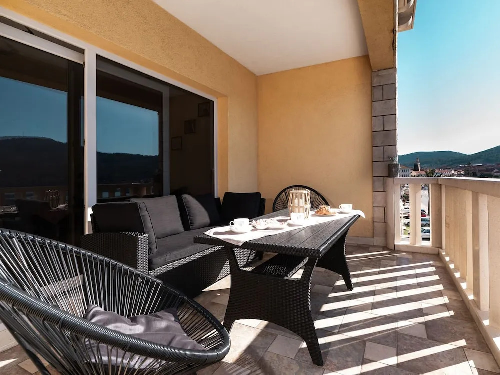 Captivating Apartment in Vela Luka With Balcony