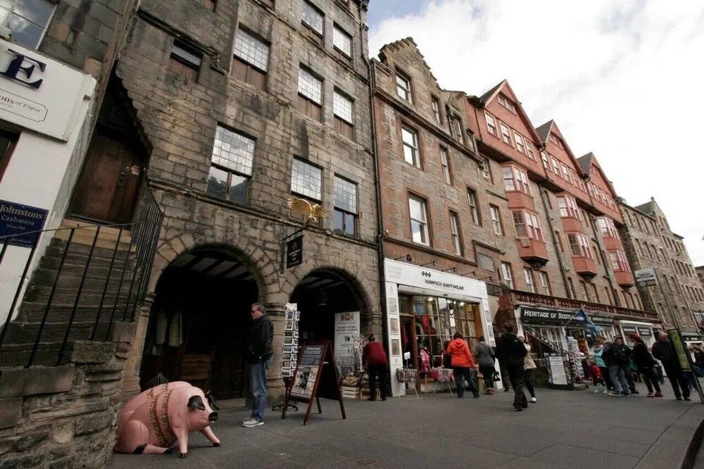 JOIVY Edinburgh Spacious Apartment - Royal Mile