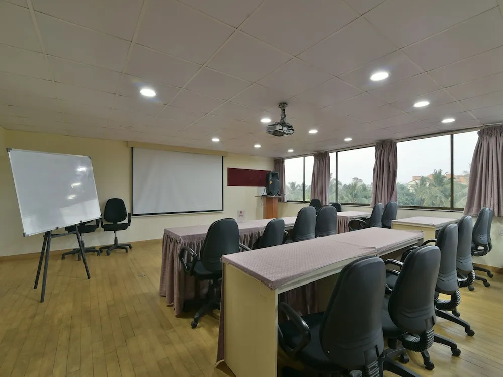 OYO 12993 Pramila Court