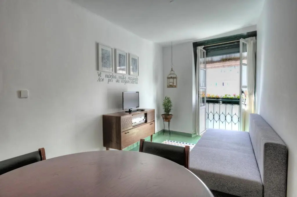 Stay local in Alfama! Deolinda central Home, amazing view