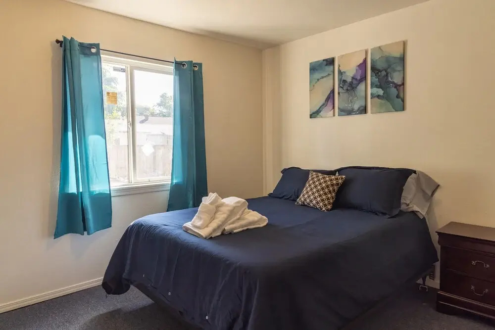 Cozy, 4-bedroom Near Concord Bart