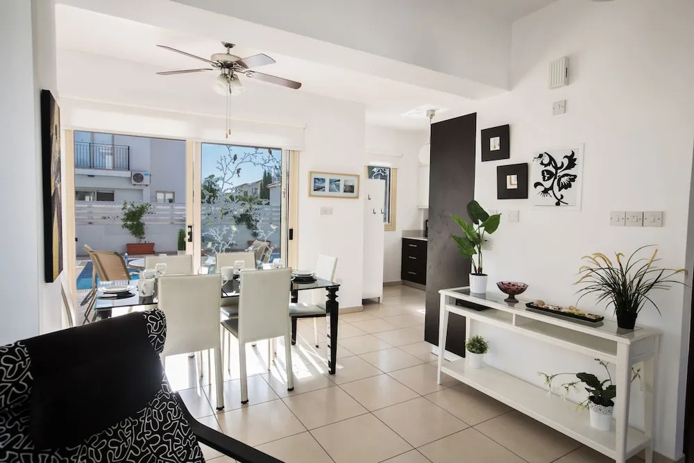 Villa Megan,modern 3bdr Villa,close To The Beach