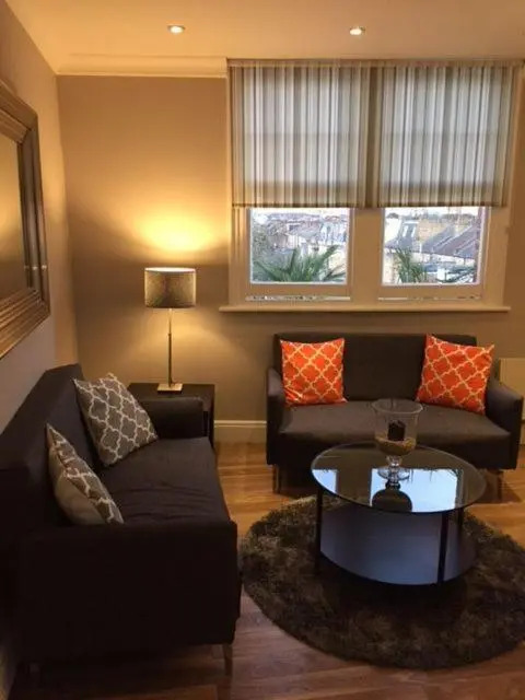 Stunning 2 bed flat Shepherds Bush
