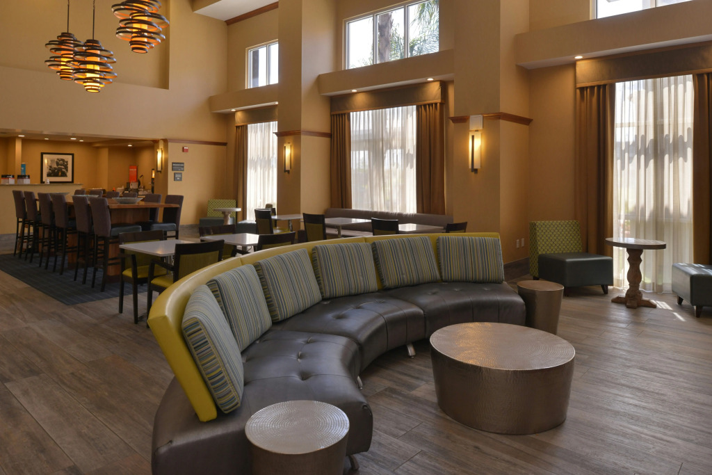 Hampton Inn and Suites Bakersfield North-Airport