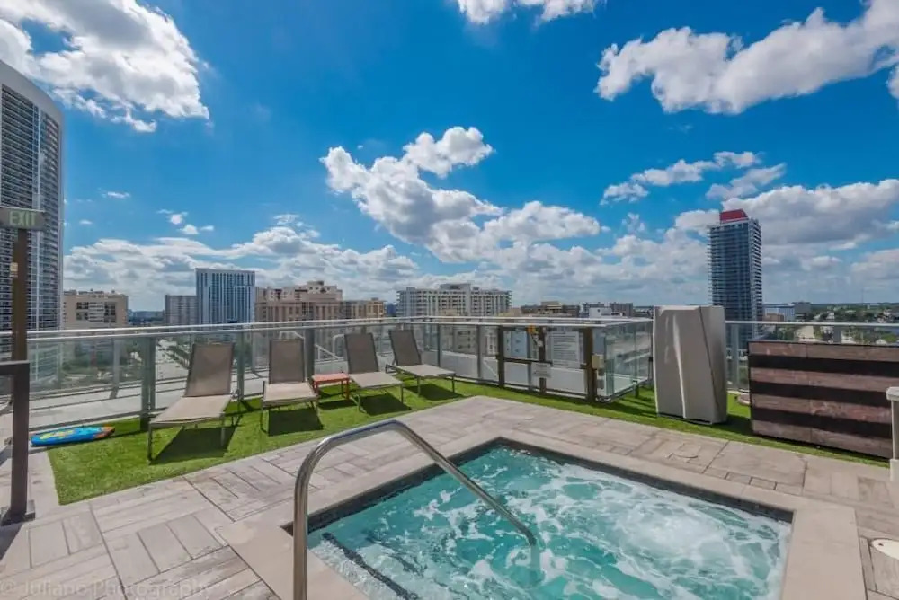 Hyde Beach Luxury -resort 1 Bedroom Apts by Redawning