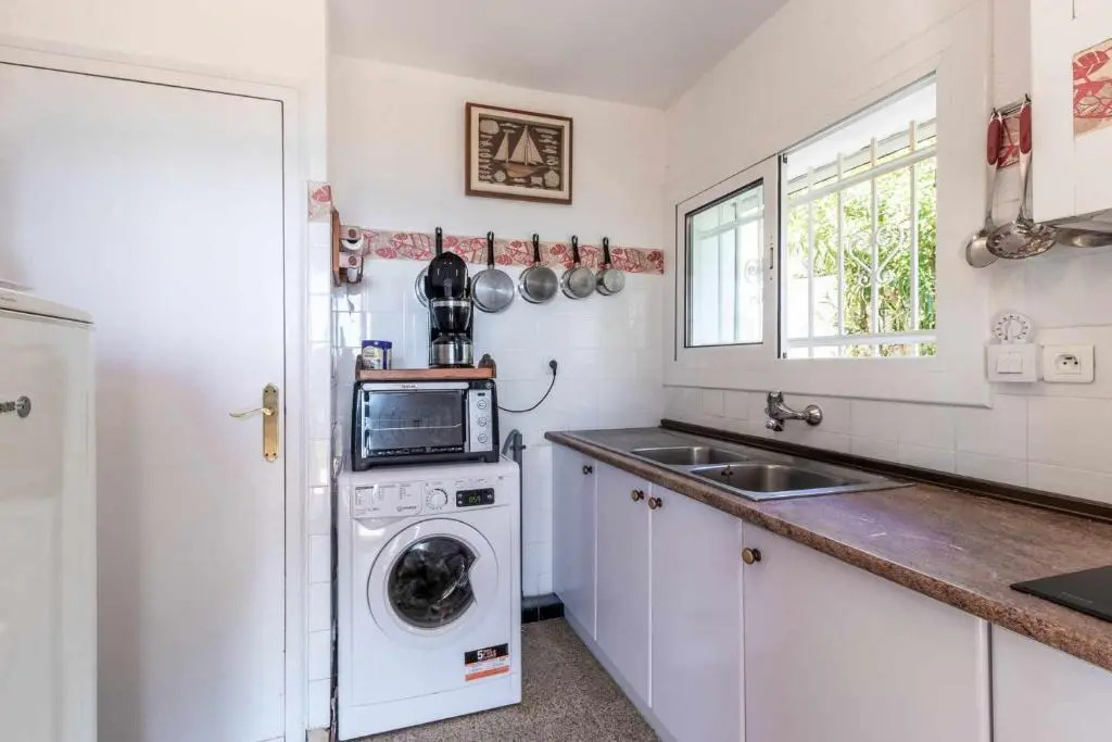 CARBONERAS 48 Apartamento en primera línea de mar