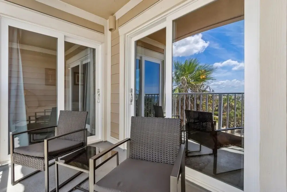 Vintage Ocean View Paradise - 1BR - Beachfront
