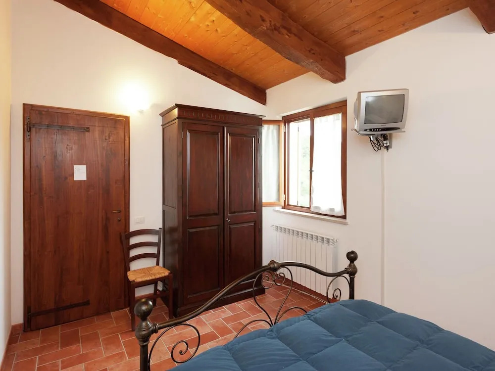 Quaint Farmhouse in Gubbio With Swimming Pool