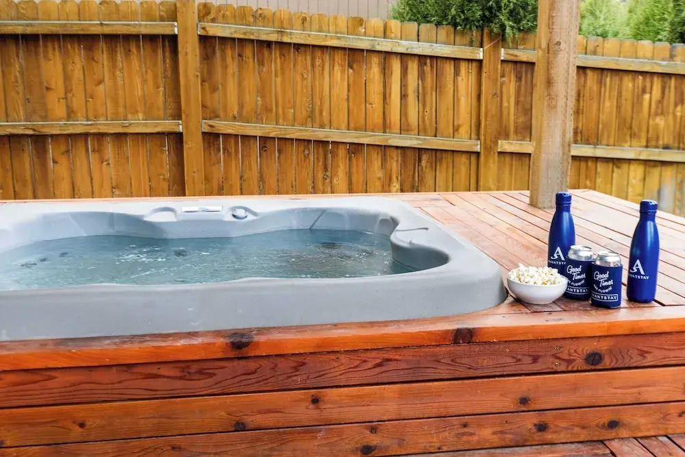 Old Mill Getaway by Avantstay Private Backyard w/ Hot Tub