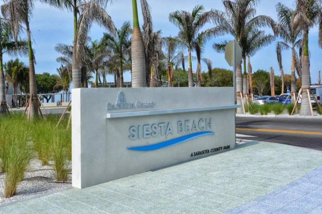 Siesta Key Village-Suite #2: A block to the Beach