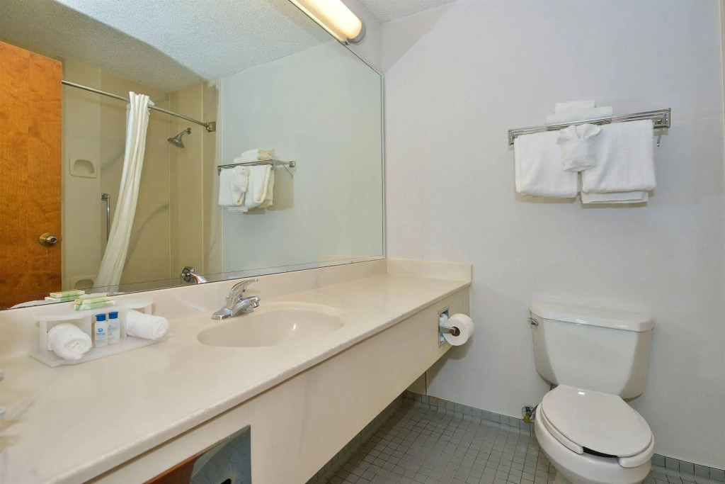 Lamplighter Inn & Suites Pittsburg