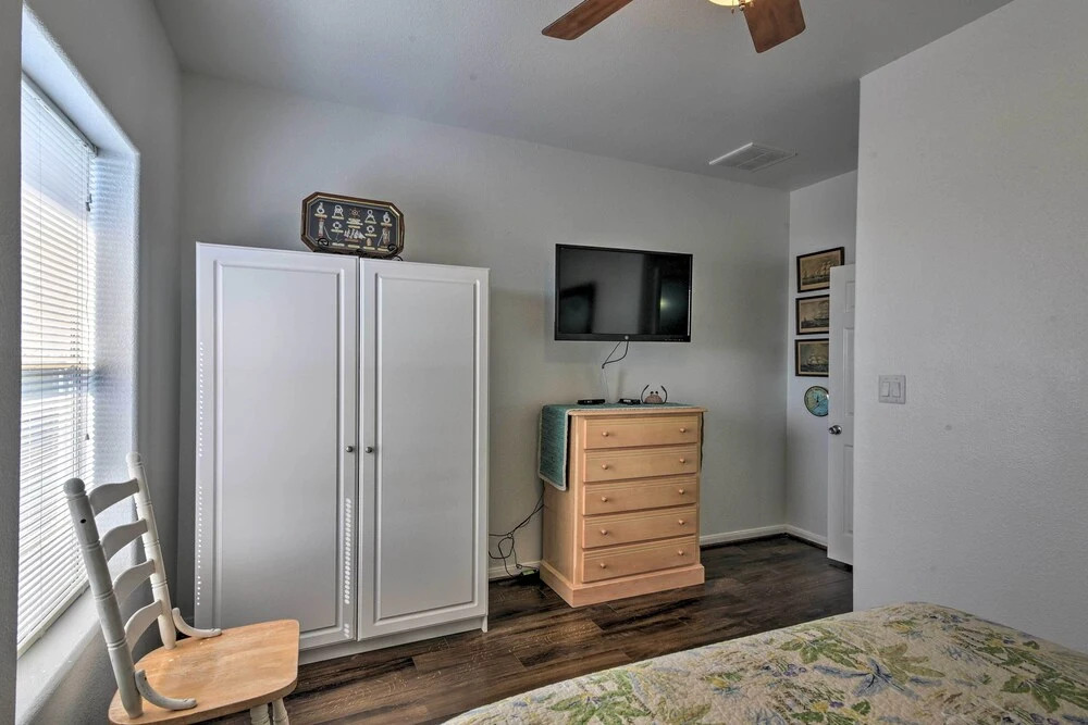 Bayfront Fishing Pier: Galveston Island Home