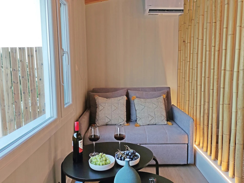 Sea & Cliff Luxury Suites