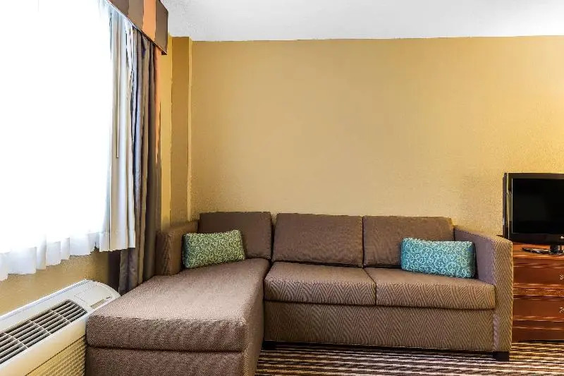 Holiday Inn Exp Reg Hosp And Med Ctr