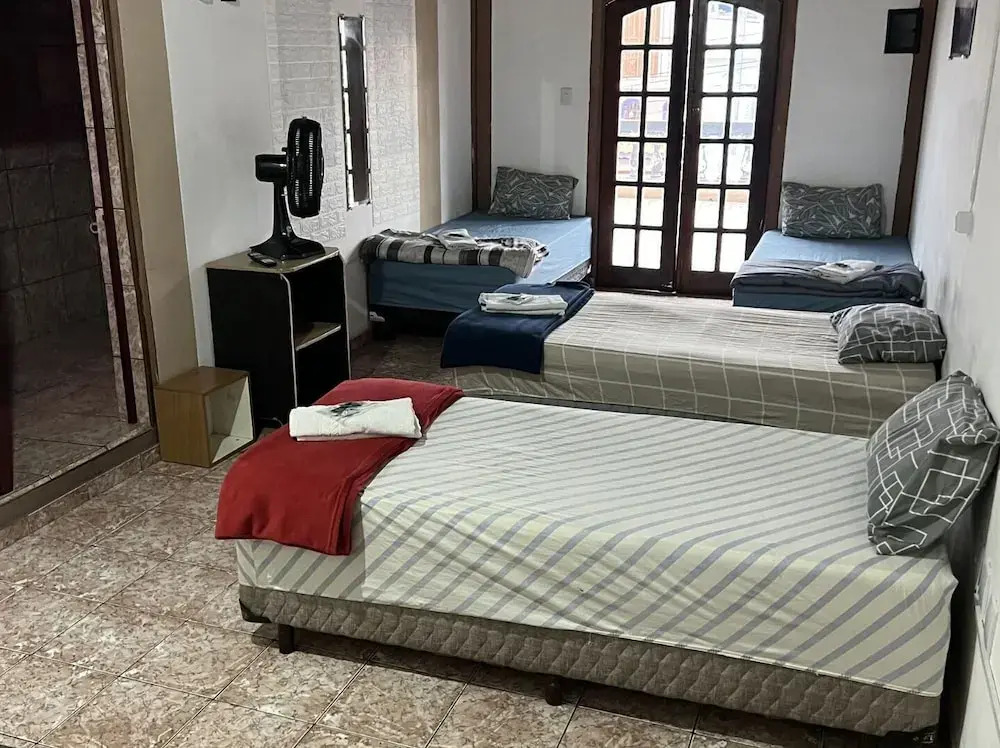 Haja Luz Casa Pousada 2 no Centro de Itaquaquecetuba
