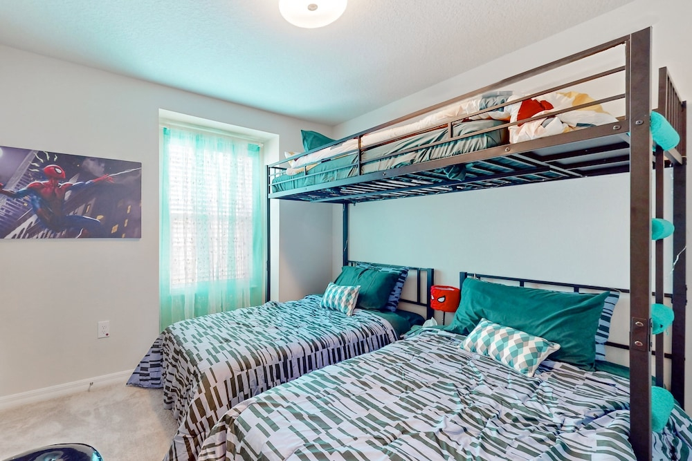 Charming Davenport House: Dog-friendly, Pool, Patio, Well-equipped Kitchen