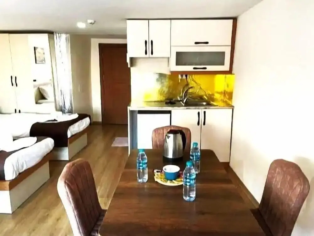 N-V Suites