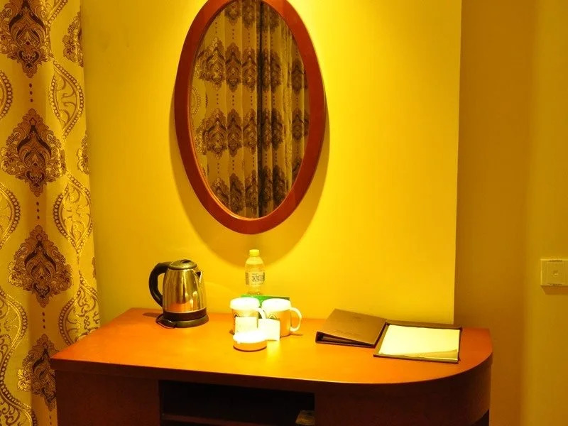 Four Seasons Qingteng Hotel (Ningbo Zhenhai New City Zhenhai Avenue Subway Station)