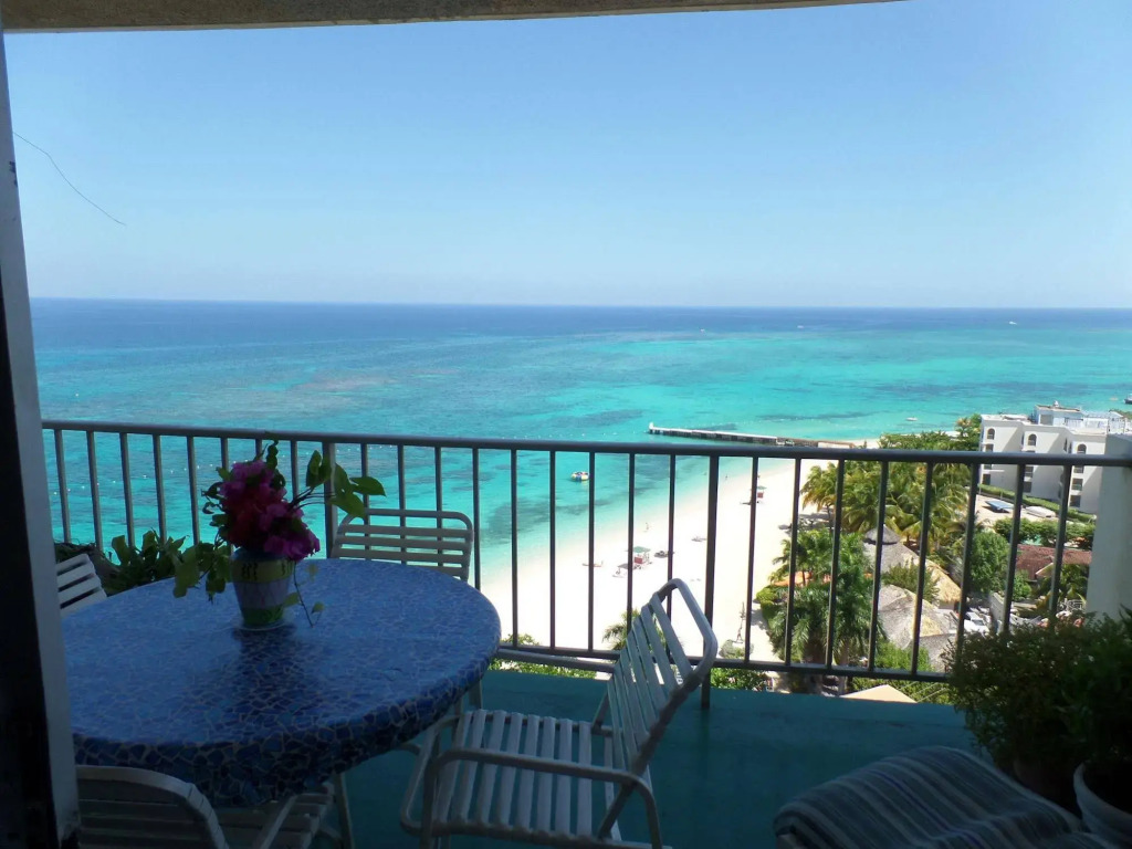 Daydream Beach at Montego Bay Club