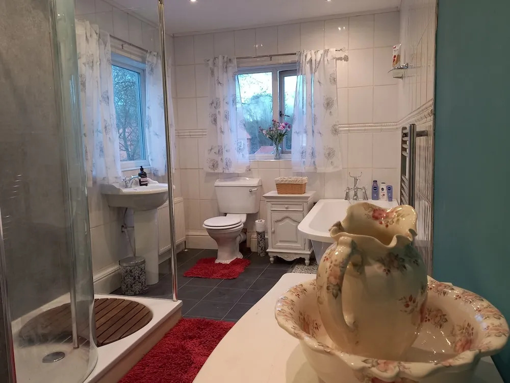 Charming 4-bed Victorian House in Retford