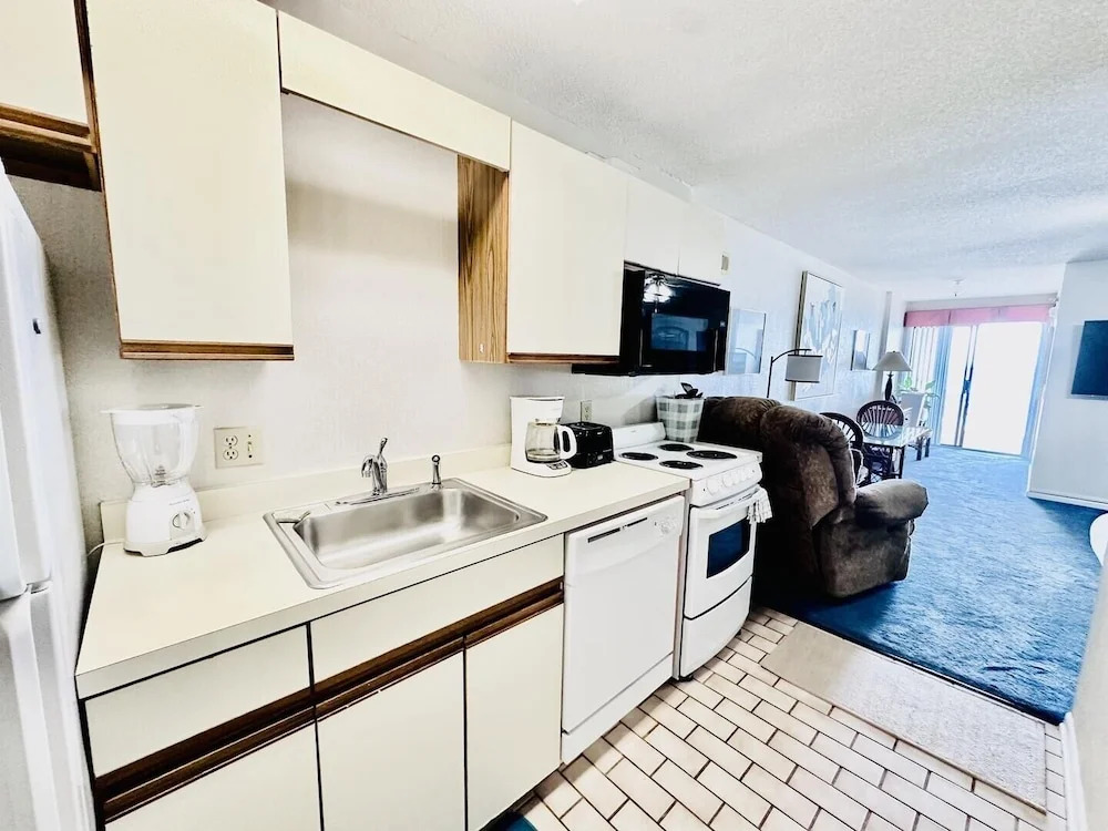 Sanabel 704 2 Bedroom Condo by RedAwning, North Myrtle Beach