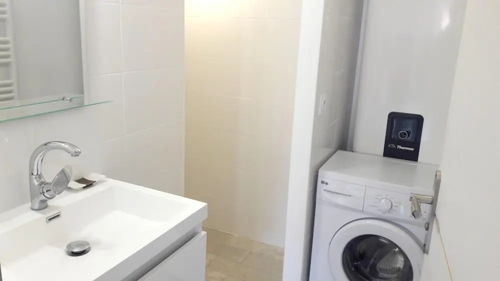House With 2 Bedrooms in Narbonne, With Enclosed Garden - 250 m From t